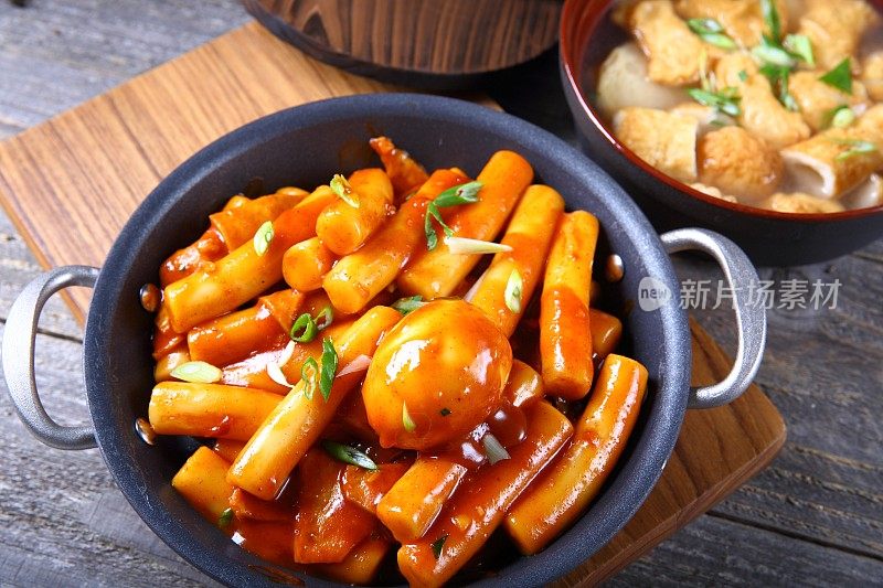 辛辣的Tteokbokki /韩国食物